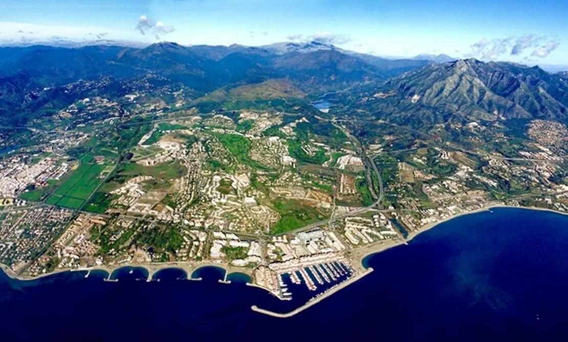 Apartamento NuevaBanús auto check-in Marbella España