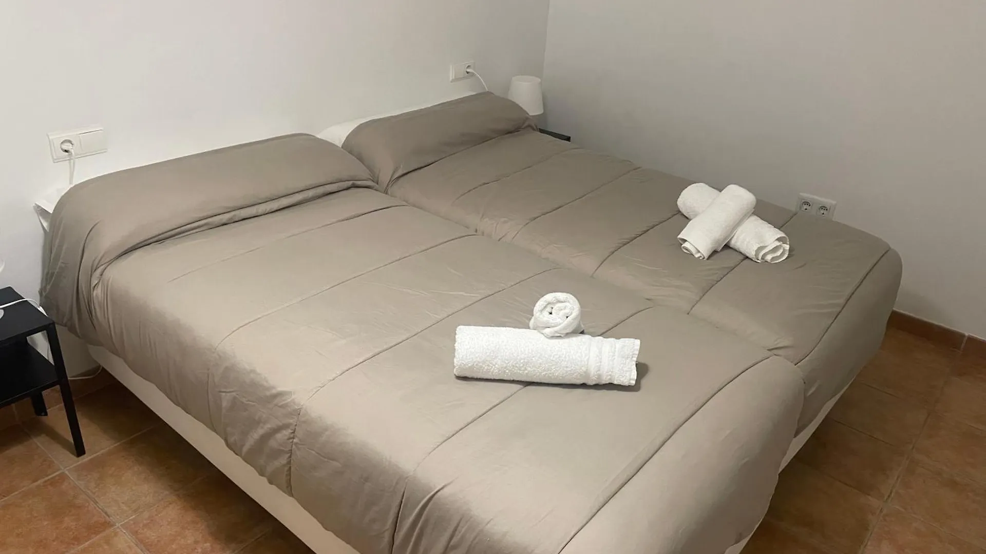Apartamento NuevaBanús auto check-in Marbella